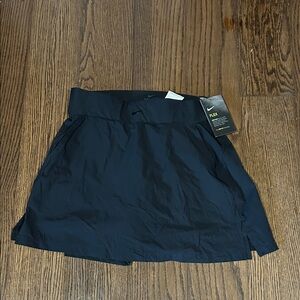 NWT Nike black bliss luxe high rise training skirt short inside sz M
